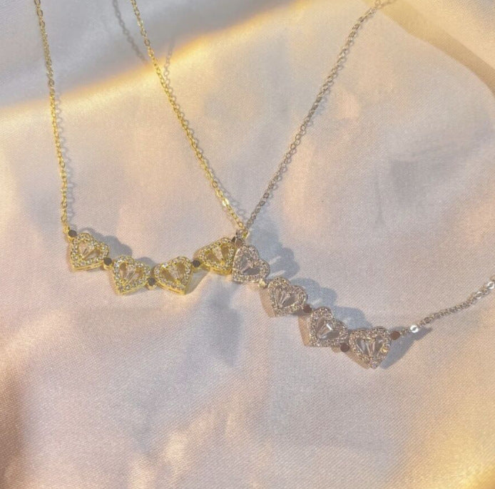 NEW Retro Magnetic Folding Heart Shaped Four Leaf Clover Pendant Necklace Women Love Clavicle Chain Gifts Openable Choker Jewelry