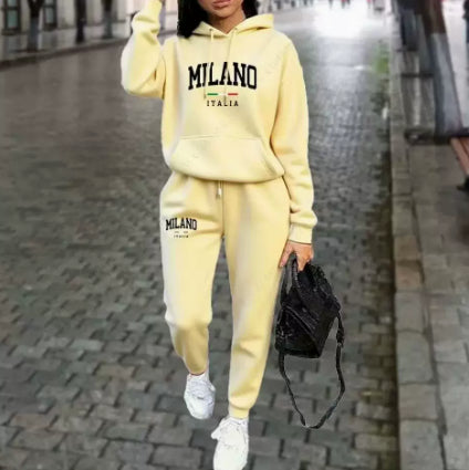 Womens Fleece-Lined Sweatshirt And Sweatpants Set With Print