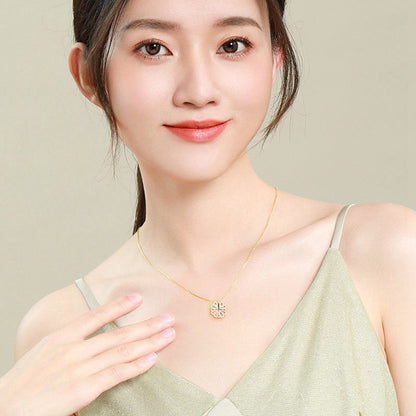 NEW Retro Magnetic Folding Heart Shaped Four Leaf Clover Pendant Necklace Women Love Clavicle Chain Gifts Openable Choker Jewelry